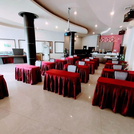 Os Hotel Tanjung Uncang Sagulung Dış mekan fotoğraf