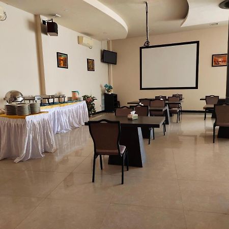 Os Hotel Tanjung Uncang Sagulung Dış mekan fotoğraf