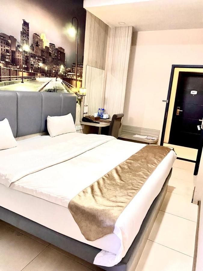 Os Hotel Tanjung Uncang Sagulung Dış mekan fotoğraf