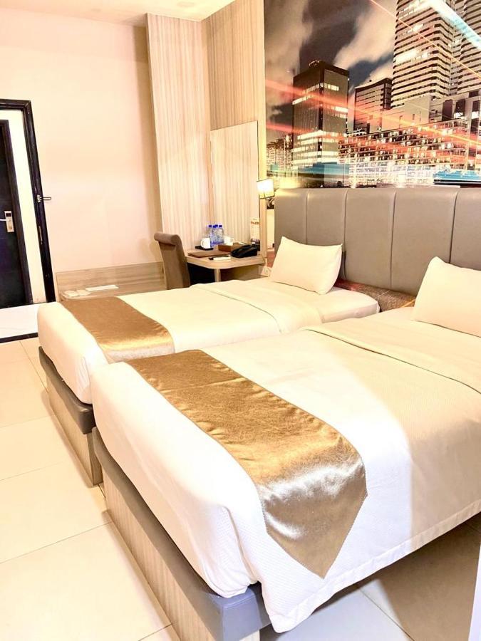 Os Hotel Tanjung Uncang Sagulung Dış mekan fotoğraf