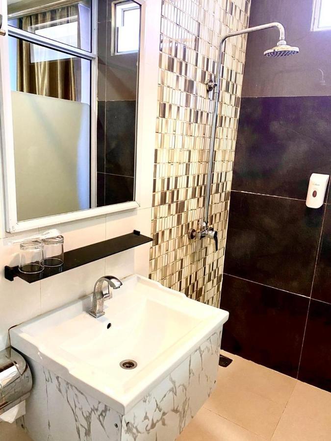 Os Hotel Tanjung Uncang Sagulung Dış mekan fotoğraf