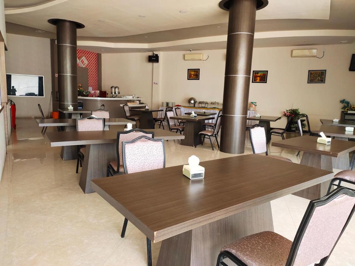 Os Hotel Tanjung Uncang Sagulung Dış mekan fotoğraf